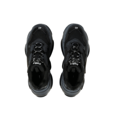 Alternative view of Triple S Nere