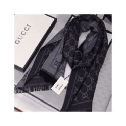 Sciarpa lavorata a maglia con motivo jacquard GG grigia