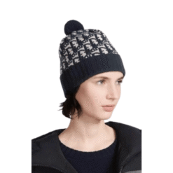 Cappello Oblique Con Pompom