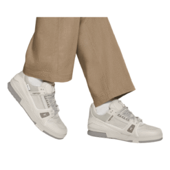 Trainer grigio