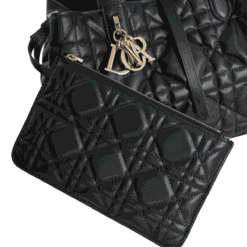 Alternative view of Borsa Toujours media