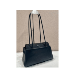 Alternative view of Re-Nylon Con Patta Frontale Nero