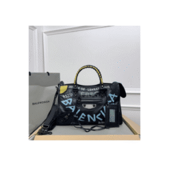 Alternative view of Borsa Classic City nera con graffiti multicolore