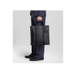 Sac Plat Cross In Monogram Eclipse - immagine 6