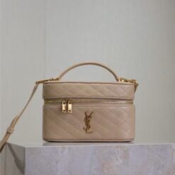 Alternative view of Vanity Gaby In Agnello