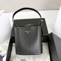 Alternative view of Borsa tote in vitello nera